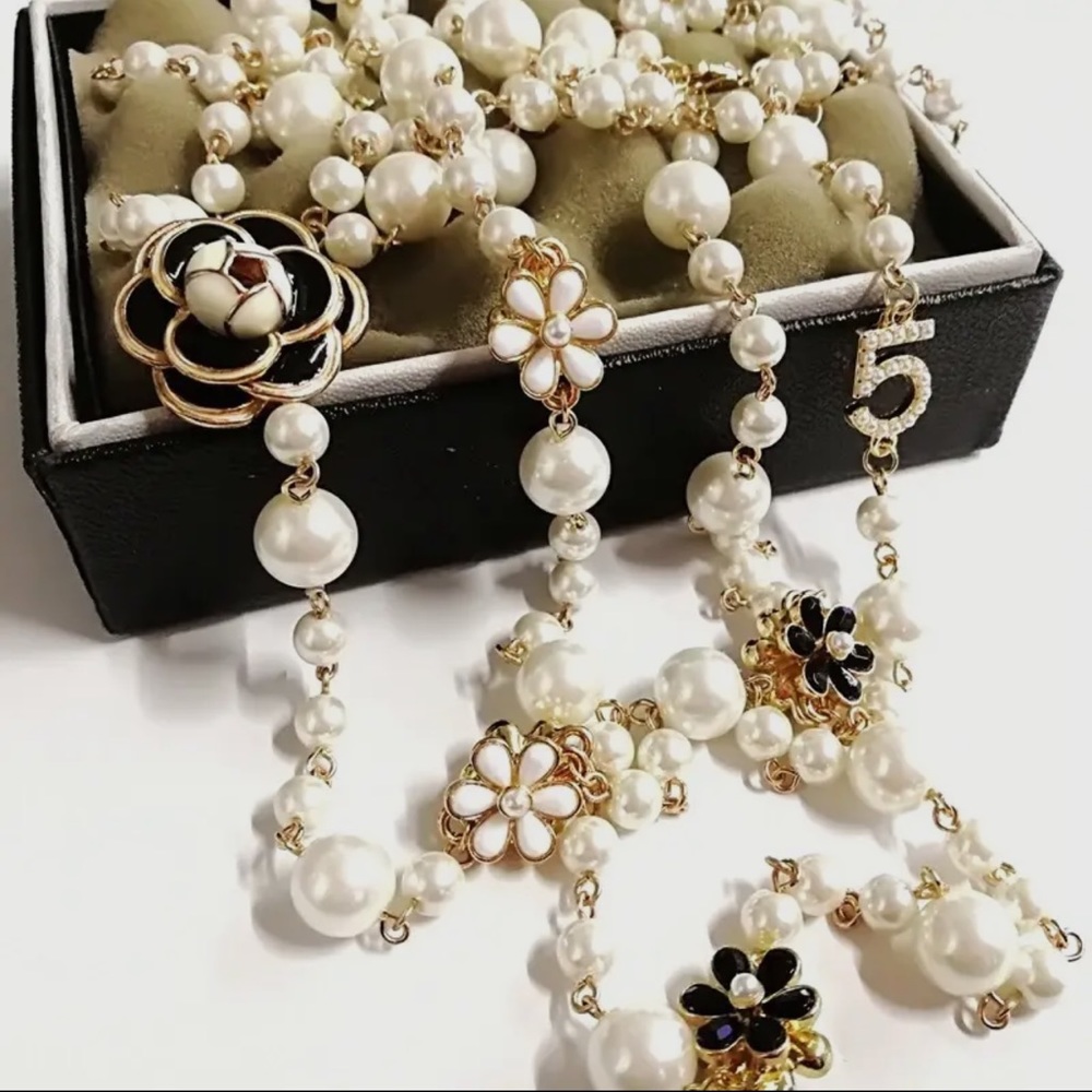 Made in France Chic Chunky Pearl Necklace - Picture 2 of 3